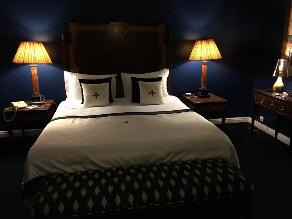 bed, hotel room, night-1232590.jpg