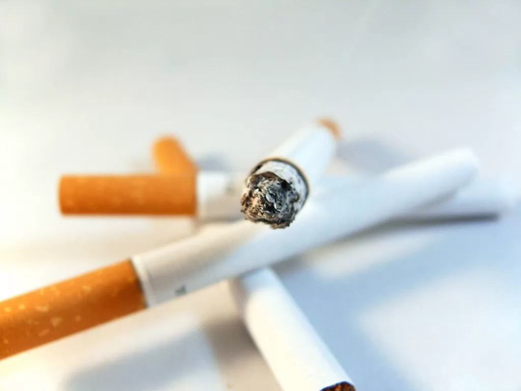 v1, cigarette, white, smoke-1848.jpg