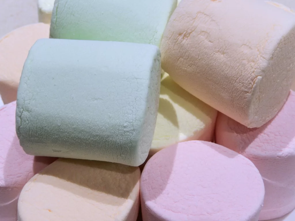 marshmallows, jumbo, fruit flavor-788771.jpg